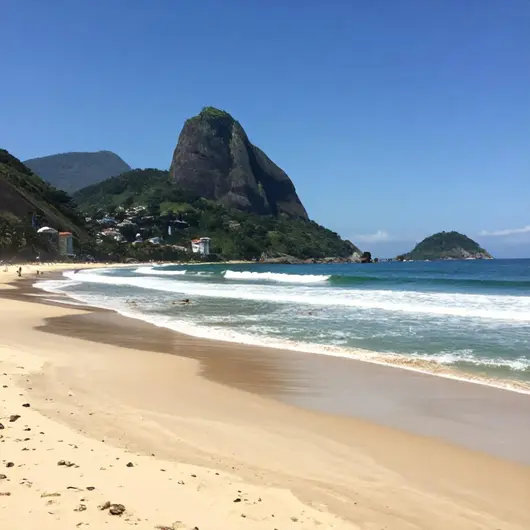 Descubra as Belezas da Praia do Leme