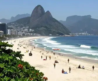 Descubra os 7 melhores passeios na Praia do Leme - RJ